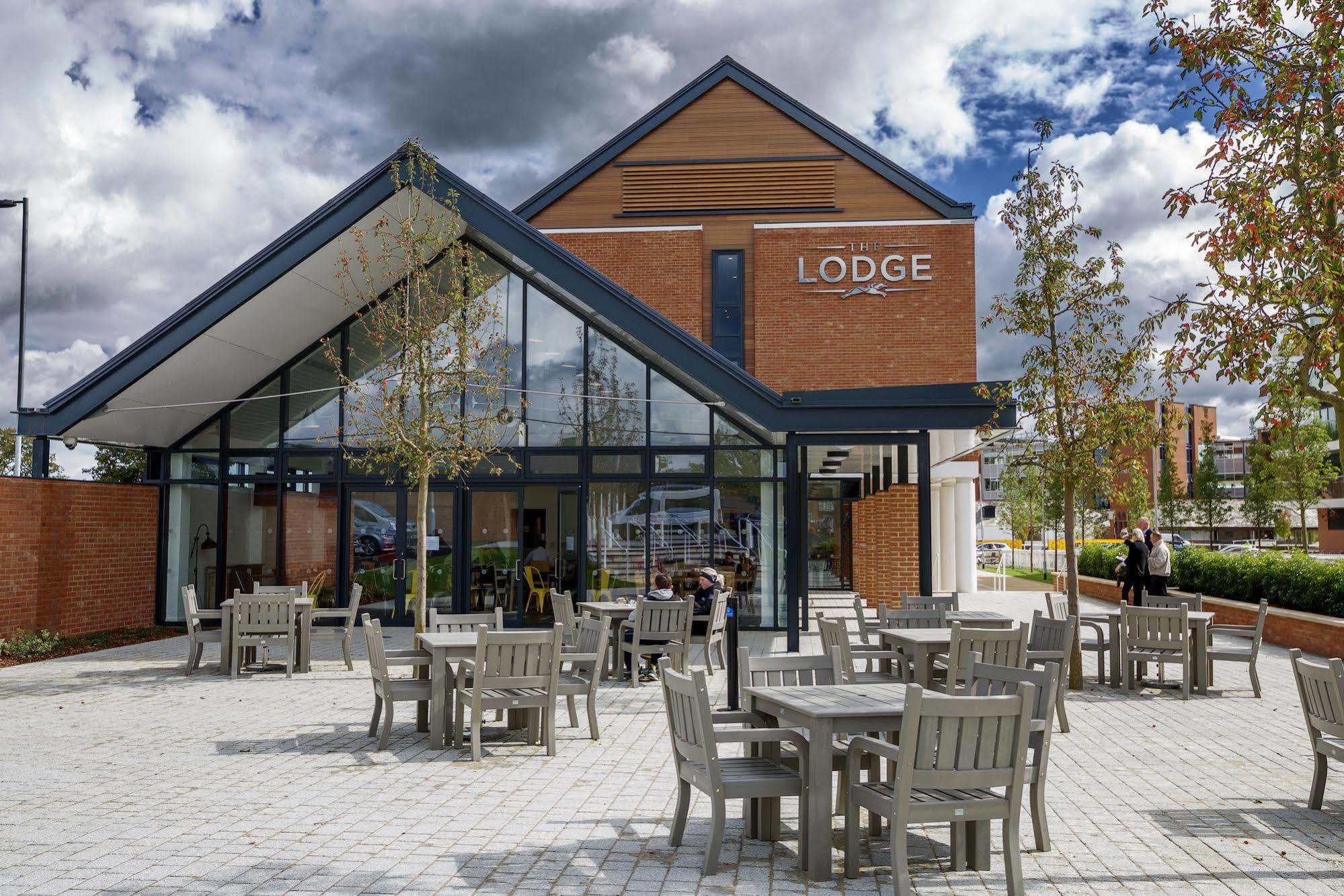 The Lodge Hotel Newbury  Buitenkant foto