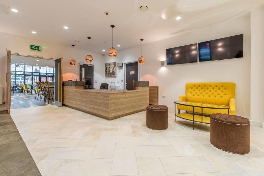 The Lodge Hotel Newbury  Buitenkant foto